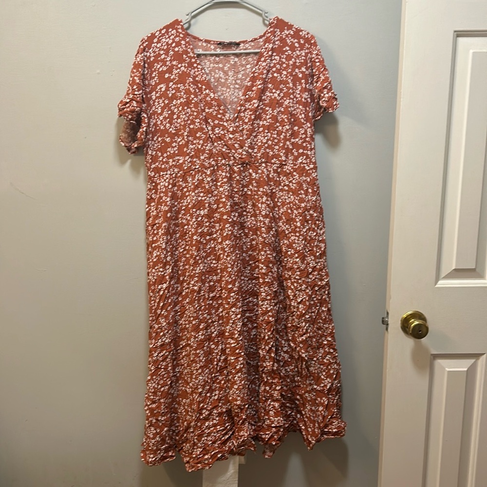 Floral peachy dress from BloomChic. Size 18-20.